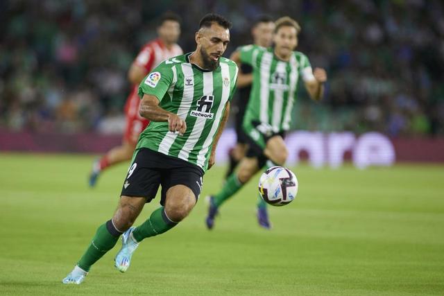 西甲冲刺阶段走向成谜；巴塞罗那战术微调；压力陡增；细节决定成败